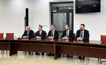 Przedstawiciele władz lokalnych podczas konferencji